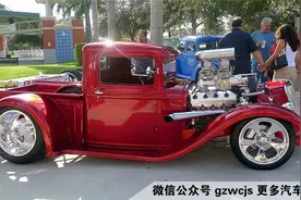 毁车大作战！水箱撞漏水了继续开会咋样？图片