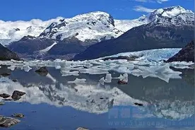 不可思议！阿根廷怪湖将泳客悬浮空中？图片