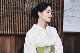 日本清水寺里的原汁原味和服女人图片