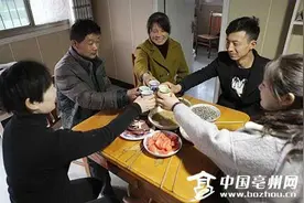 涡阳：船上过新年 满船欢笑满船福图片