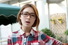 戴眼镜的女人弄什么发型好看呢？7款适合戴眼镜的发型~图片