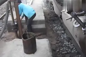 老司机给火车加油，1分钟就加满了，真是太速度了！视频封面