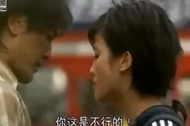 女子向男人求婚，求婚礼物不要戒指只要曼联7号球衣，如此儿戏