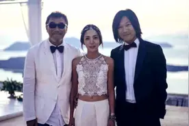 五月天玛莎罕见秀恩爱 设计师老婆这么美视频封面