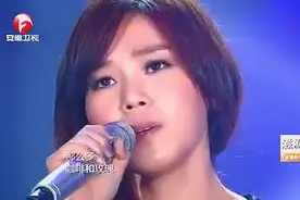 李佳薇现场演唱《煎熬》，台下的明星都听醉了