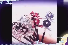 拿着你给的发箍，熟悉的那条街，只是没了你的画面我们回不到那天