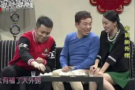 小品《老舅和外甥》过年了让我们看下这外甥怎么要压岁钱太搞笑了图片