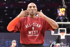 致敬传奇!!!NBA全明星赛前举行告别仪式 科比抛飞吻图片