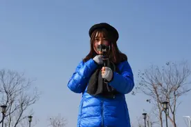 和小米运动相机相比，它能让你实现单手拍电影，效果如同大片图片