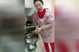 草帽姐现在怎么样了，说日常生活就是在家做饭看孩子视频封面