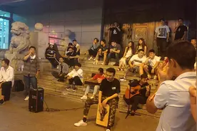 长春同志街头小伙儿演唱《纸短情长》声音干净动听视频封面