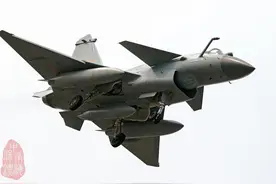 中国一口气向伊朗卖百架歼10战机？在波斯湾保卫中国从不求回报图片