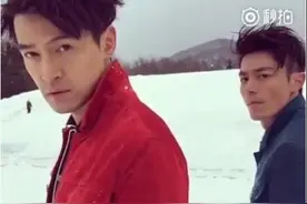 是胡也是霍，是霍躲不过！胡歌、霍建华雪地耍帅回眸电晕你图片