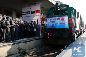 首趟中国至伊朗的“新丝绸之路”货运专列抵达德黑兰图片