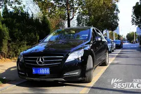 合肥八中开学校外豪车云集 惊现“6666”“8888”车牌号图片