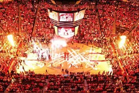 NBA最丑十大主场地板，火箭公牛躺枪，第一被批惨不忍睹图片