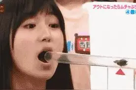 日本综艺节目真心牛，美女活变木乃伊采访途中竟遇不明袭击图片