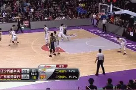 杨鸣的舍命防守，女粉们动容了吗？图片