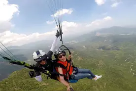 滑翔伞飞行体验图片