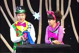 教你小魔术：眼睛紧紧盯着杯子，怎么一下子就不见了呢？图片