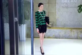 【拌饭】刘雨欣的脸可能不好说，但腿可堪称极品，细白长直！图片