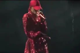 Bigbang台北演唱会，权志龙一身红袍太抢眼视频封面