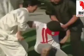 老外体验中国功夫，大师展露江湖失传“点穴”绝技令其瘫倒！视频封面