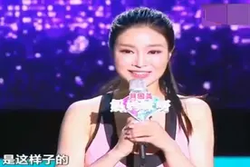 胸模辣妈上台秀身材，脱掉外套，评委捂眼不敢看，全场观众沸腾！视频封面