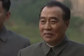 亩产粮食两万斤，没种过地的干部竟在司令员面前吹牛！视频封面