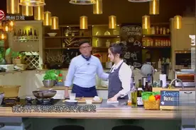 一颗颗煮好的小汤圆Q弹糯糯的，再加入煮好的米饭牛奶里！