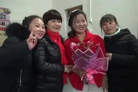 广东农村婚礼，新娘出门时，一首《快乐的新娘》响了