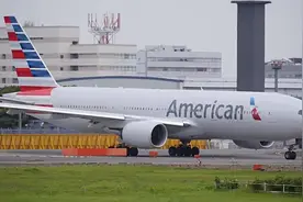 飞机迷-美国航空波音777-200ER客机-成田机场起降视频封面
