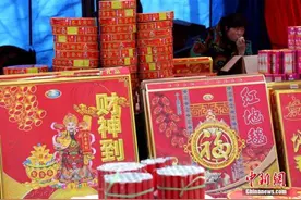 两部门：从严查处未经许可批发、零售烟花爆竹行为图片