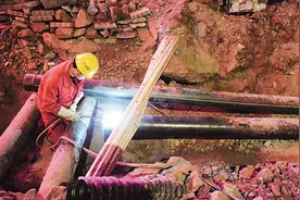 内江华润更换燃气管线确保市民节日正常用气图片