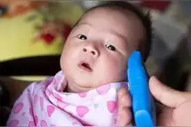 宝宝满月了，到底要不要剃掉胎发？图片