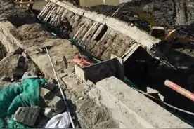 惊爆了！安庆新城吾悦广场龙眠山路侧发生塌陷。。。图片