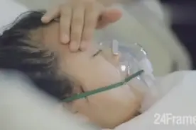 饺子出生记：甜蜜！包文婧生饺子的时候包贝尔全程陪护，这就是爱视频封面