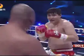 300斤重量级壮汉拳击对决 每一拳都像铁锤一样！视频封面