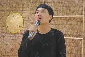 农村小伙翻唱1992年经典老歌《爱与哀愁》平静的歌曲也好听！