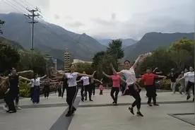 甘肃陇南文县白马拉嘎舞，将广场舞跳出了新高度！