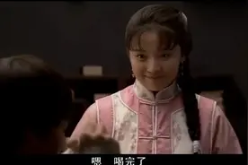 五奶奶怀孕了，旅长只好跑到四奶奶那里了，对她可好了，令人羡慕