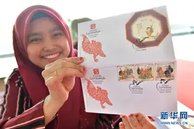 马来西亚邮政局推出“玲珑鸡”主题邮票和小型张图片