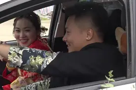 广东农村姑娘出嫁，新郎自己开主婚车迎娶，一定要听这首歌视频封面