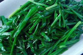 炒韭菜不出水又翠绿的秘诀！