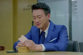无法忍住想念女友，见女友特制饼泪流不止，一句“我等你”胜一切