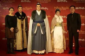 《琅琊榜》三杰蜡像巡展 侯鸿亮现身揭幕图片