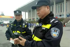 巡特警又添新“武器” 新型警用移动终端“上岗”图片