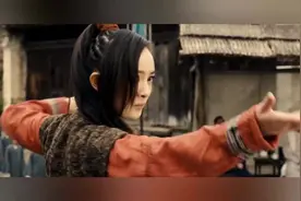 男子比武瞧不起女人，被杨幂用连环腿踢下擂台视频封面