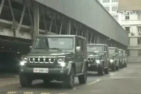 央视披露解放军换装新型勇士越野车，未来或用于城市反恐防暴图片