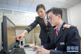 动车“声带医生”张尧：深夜倾听动车背后的“声音”图片